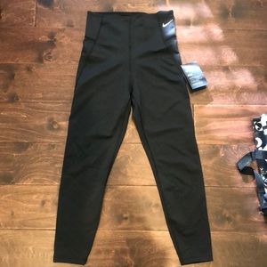 NWT Nike dri-fit leggings cropped